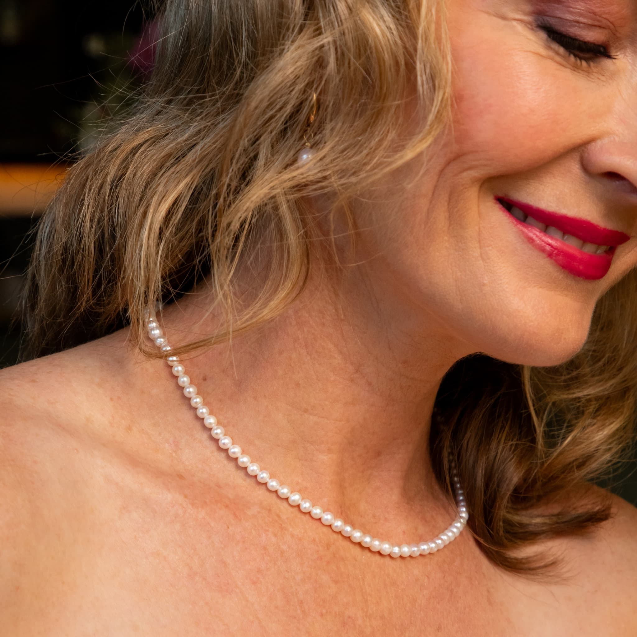 The Classique freshwater pearl strand necklace close-up by Avean