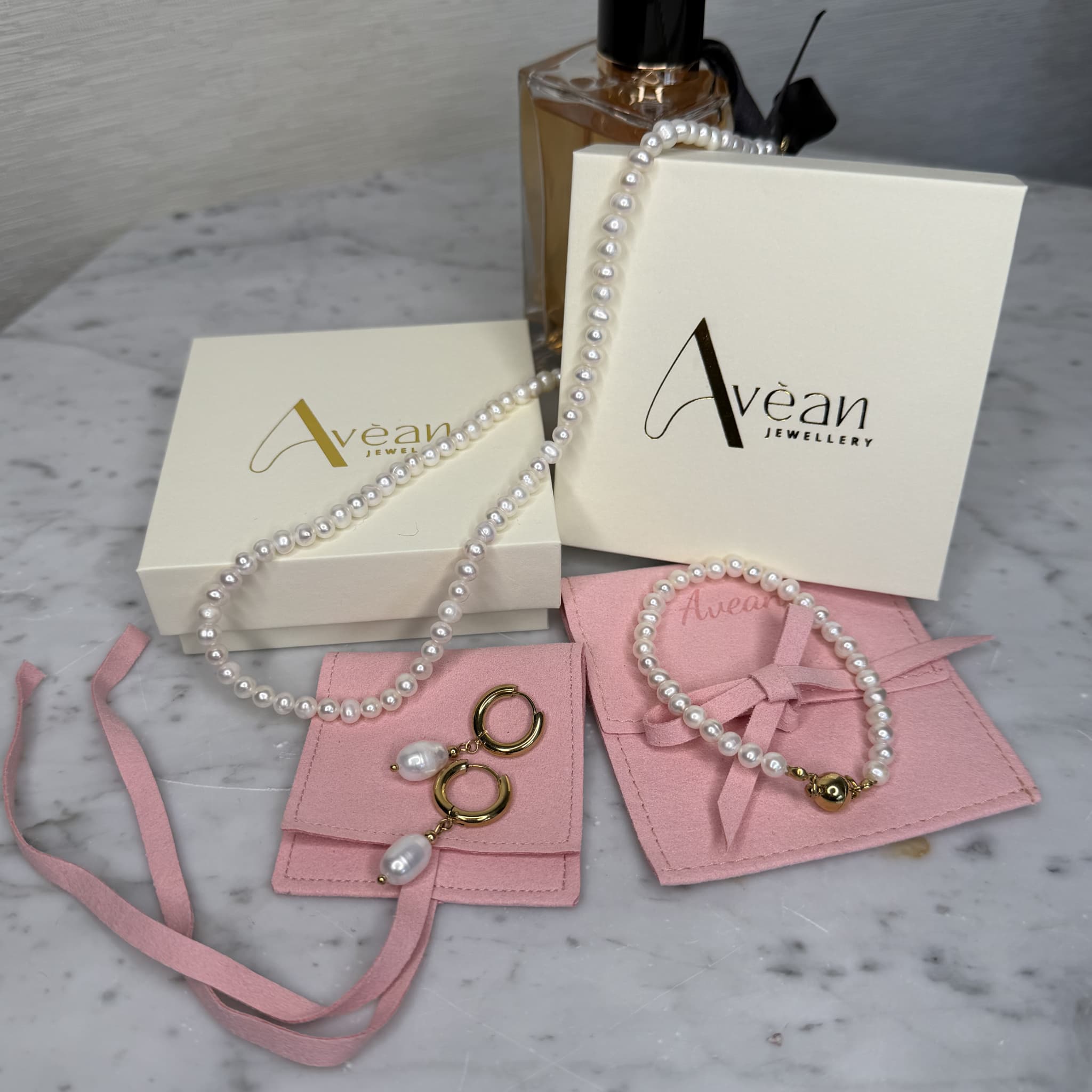 Avean Jewellery Classique Set packaging — soft pouch and presentation box