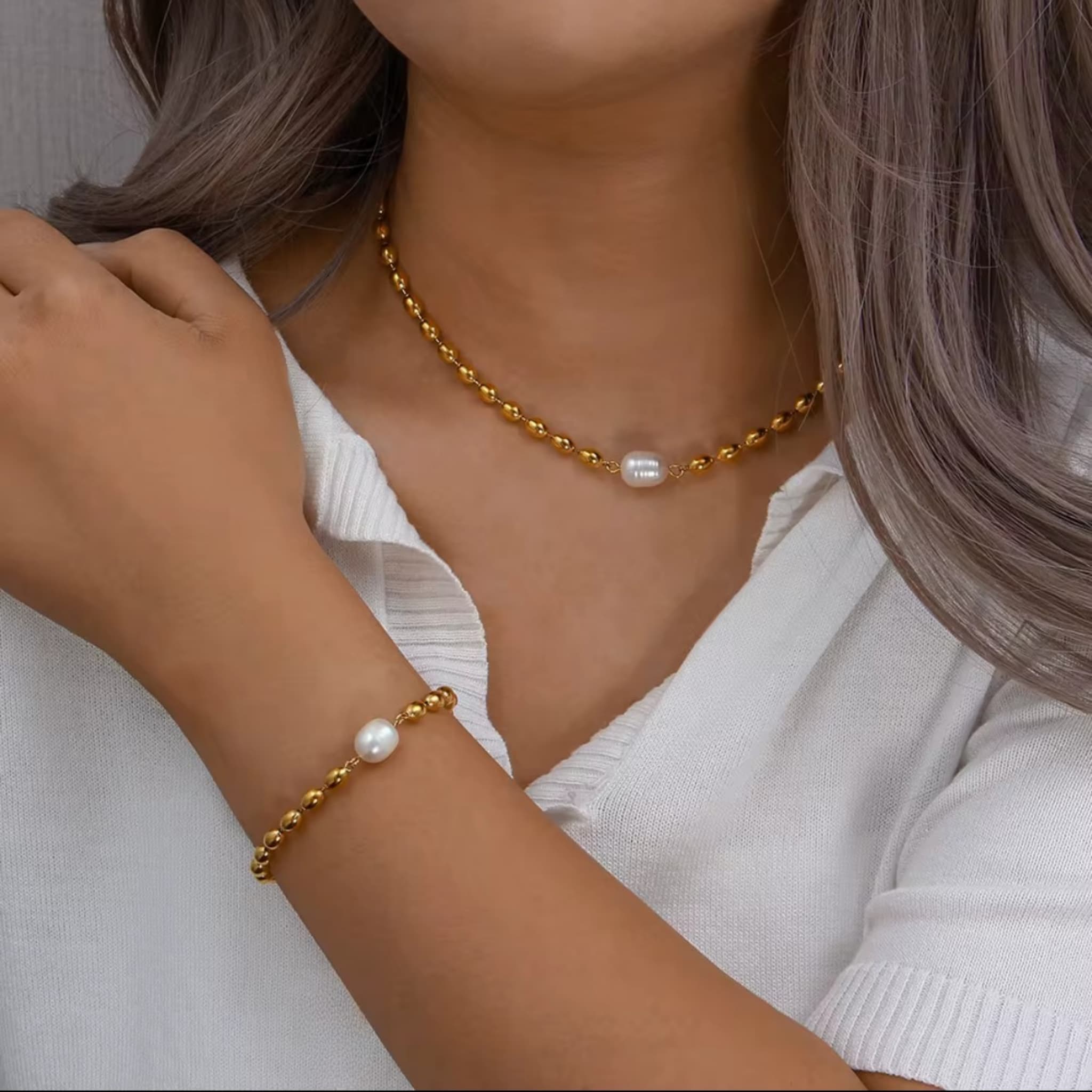 A single freshwater pearl on chain bracelet with The OneTouch™ magnetic clasp by Avean Jewellery